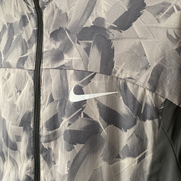 Nike running jacket - Picture 2 of 3